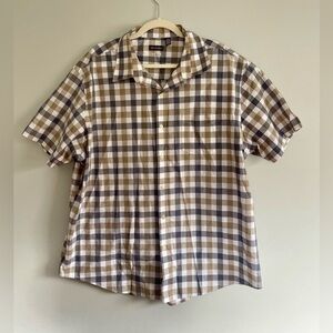 *Bundle 3 items for $6!!* Lot of 2 Van Heusen Button Up Shirts